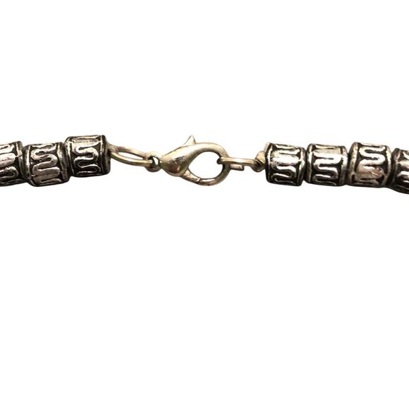 Handmade green and silver beaded necklace - Picture 2 of 4